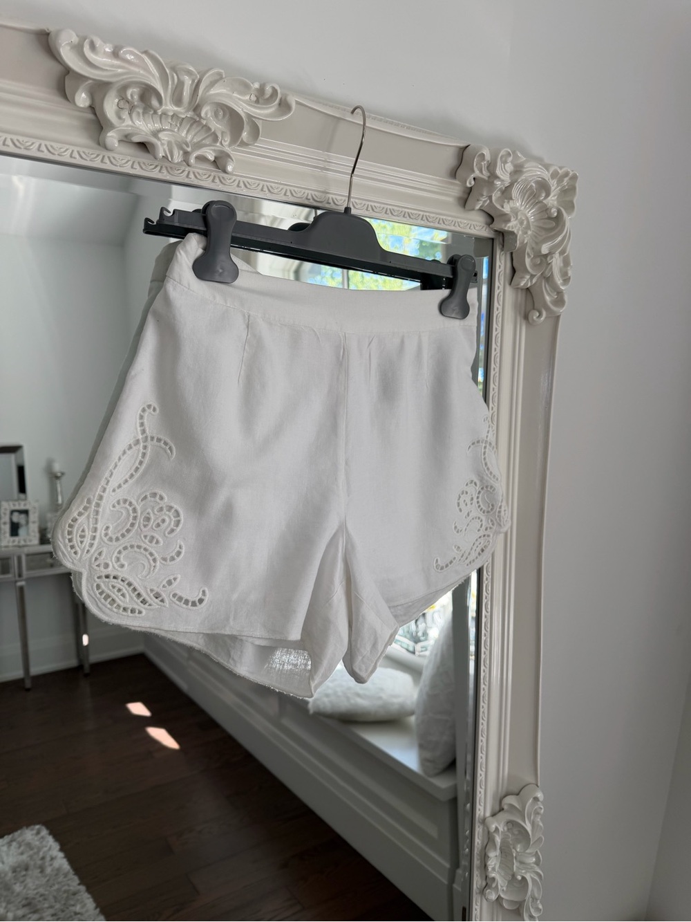 H&M White High-Waist Scalloped Eyelet Shorts